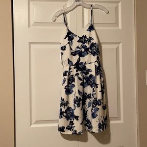 Monteau floral dress. New with tags. Size L